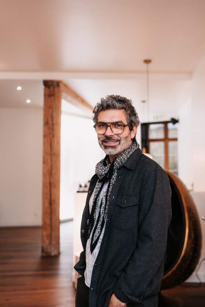 Formateur et créateur pour de grandes marques, il est spécialisé dans la coupe morphologique et l’approche client.