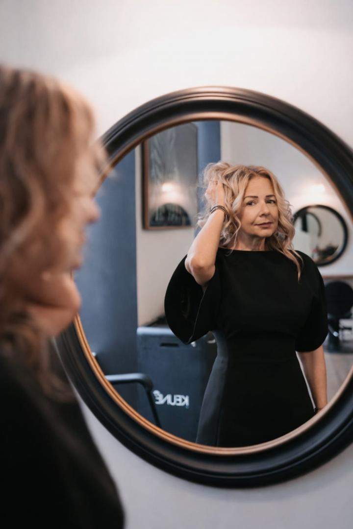  Forte d’une longue expérience et d’une maîtrise totale du métier, elle saura vous conseiller et faire de vos envies une réalité !